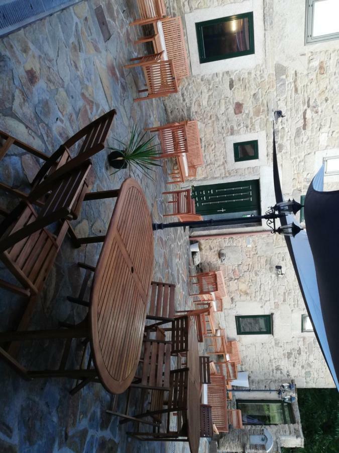 Hosteria Calixtino Palas de Rei Exteriör bild